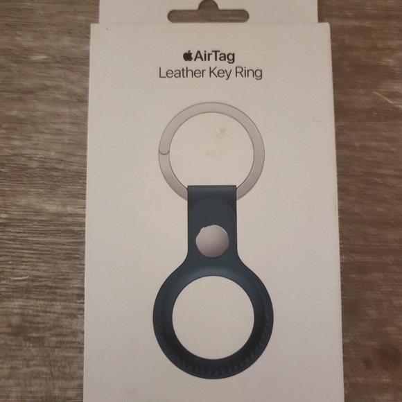 AirTag Leather Key Rings - Picture 2 of 6